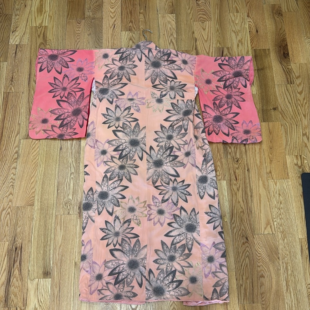Beautiful Vintage Silk kimono from Japan - Picture 2 of 7